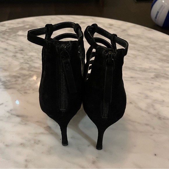 Beautiful Sued open toed heels! - Picture 4 of 6